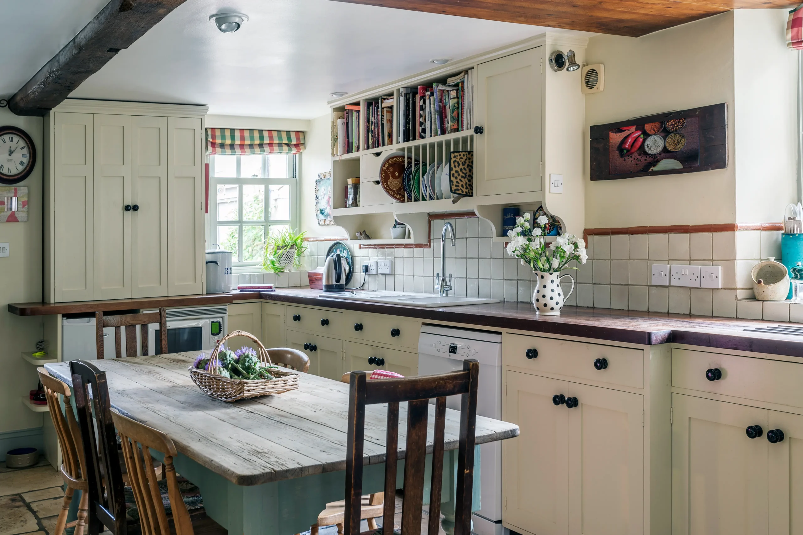 Outdated Virginia kitchen before remodeling by FT Remodeling